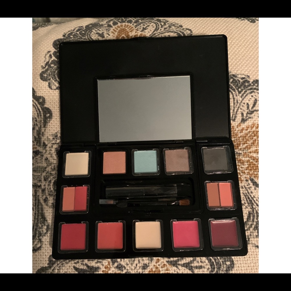 ME 14 colors Makeover Essentials Makeup